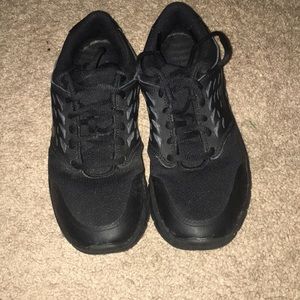 6.5 black nike’s